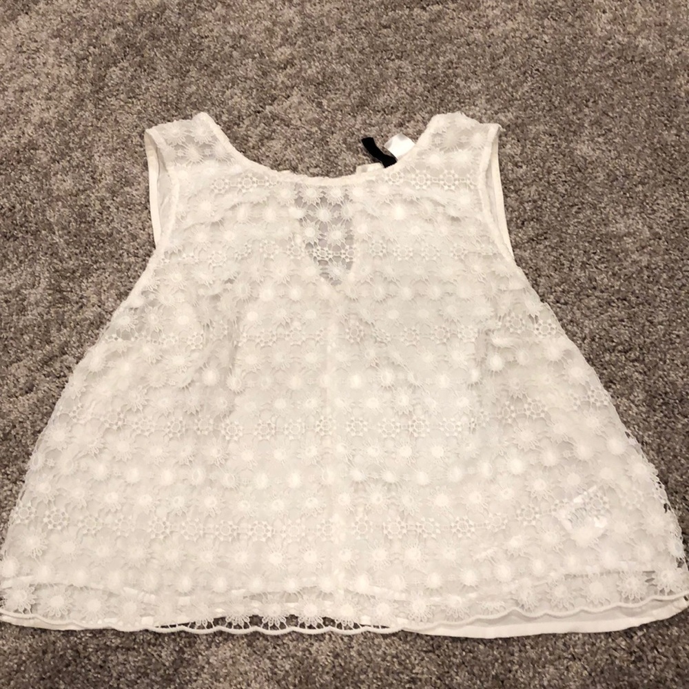 H&M white lace cropped top